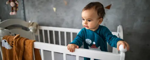 19 weken oude baby wordt midden in de nacht wakker doordat zijn slaapritme verandert door de sprong.